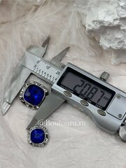 Пуговицы серебристые мягкий квадрат с крупным синим камнем