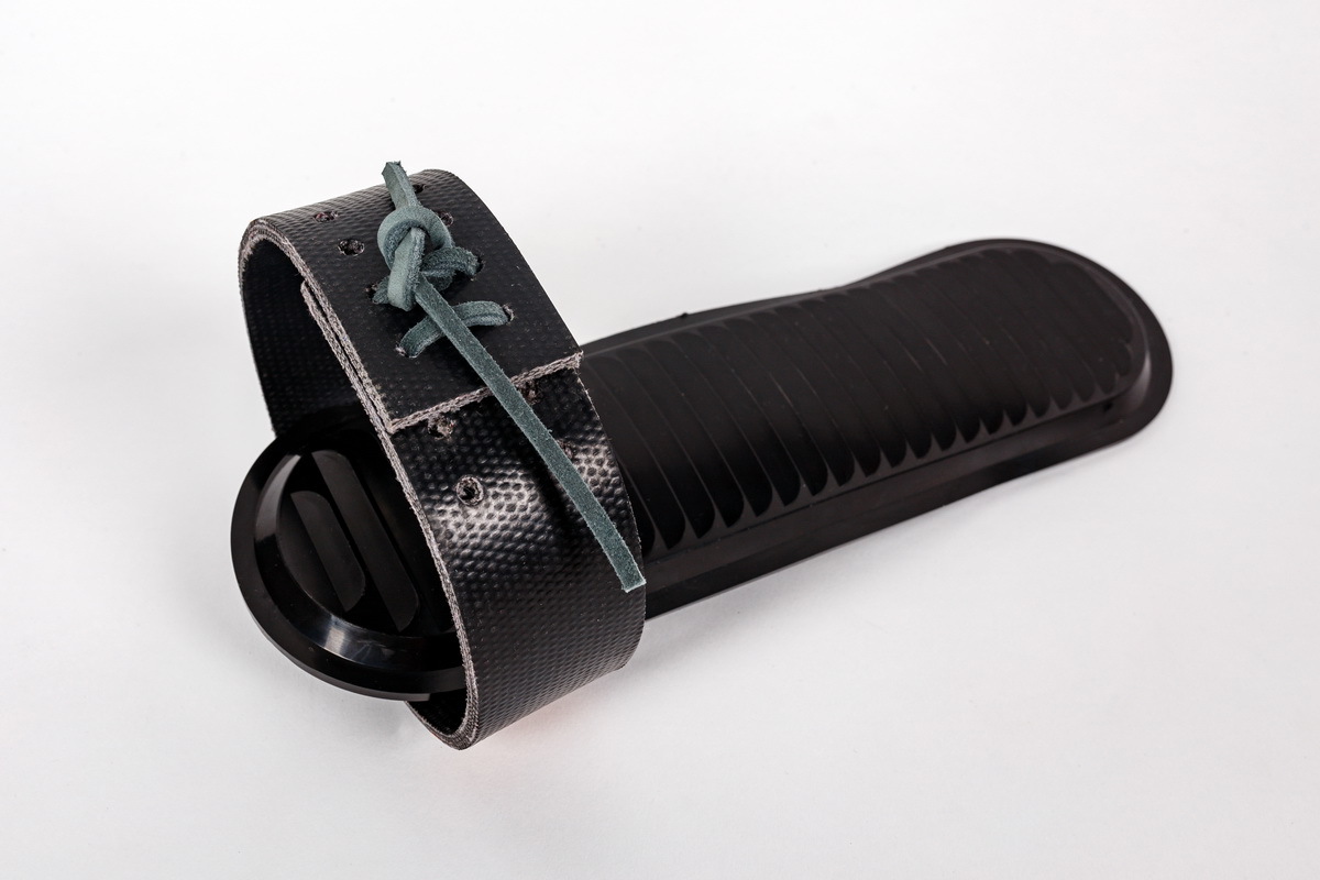 Полимерное крепление для охотничьих лыж. Крепление для охотничьих лыж маяк. Крепления лыжные «маяк» полужесткие. Крепление полужесткое для охотничьих лыж маяк. Комплект креплений брезент (амортизатор, носковой ремень) маяк.