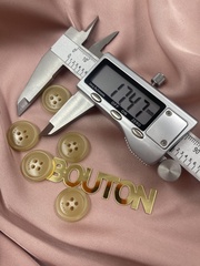 Пуговицы Барб. бежевые (песочные) со светлыми прожилками в центре