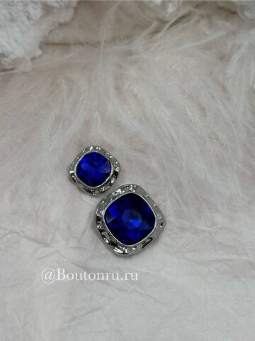 Пуговицы серебристые мягкий квадрат с крупным синим камнем