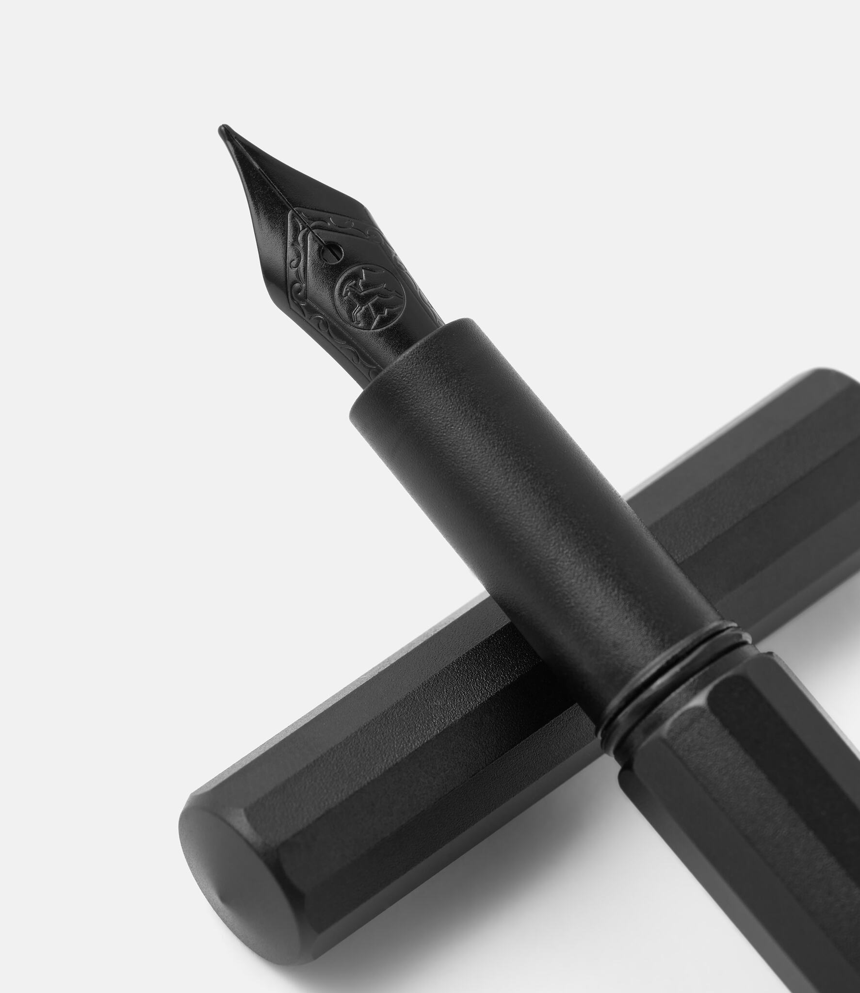 Ensso XS Fountain Pen Black Aluminum — перьевая ручка из алюминия