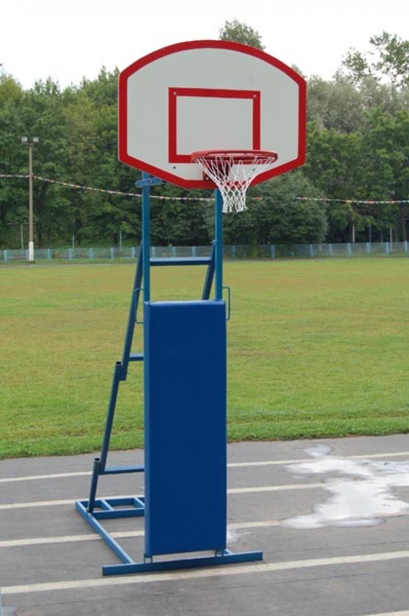 Баскетбольная уличная стойка с металлическим щитом