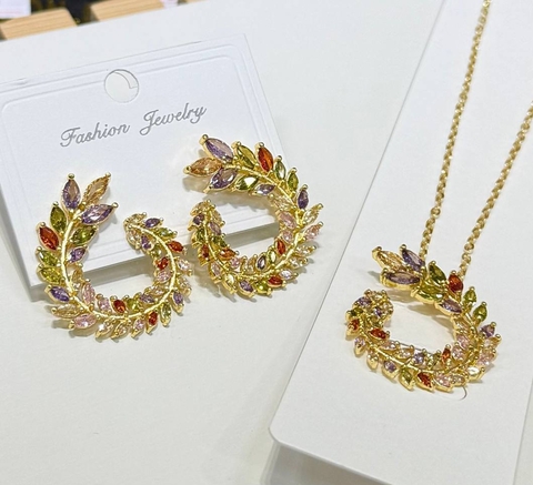 Комплект украшений колье с подвеской + серьги в стиле шопард с цветными вставками