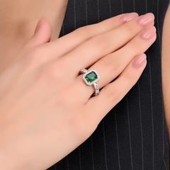 94014862 - Кольцо из серебра с зеленым фианитом