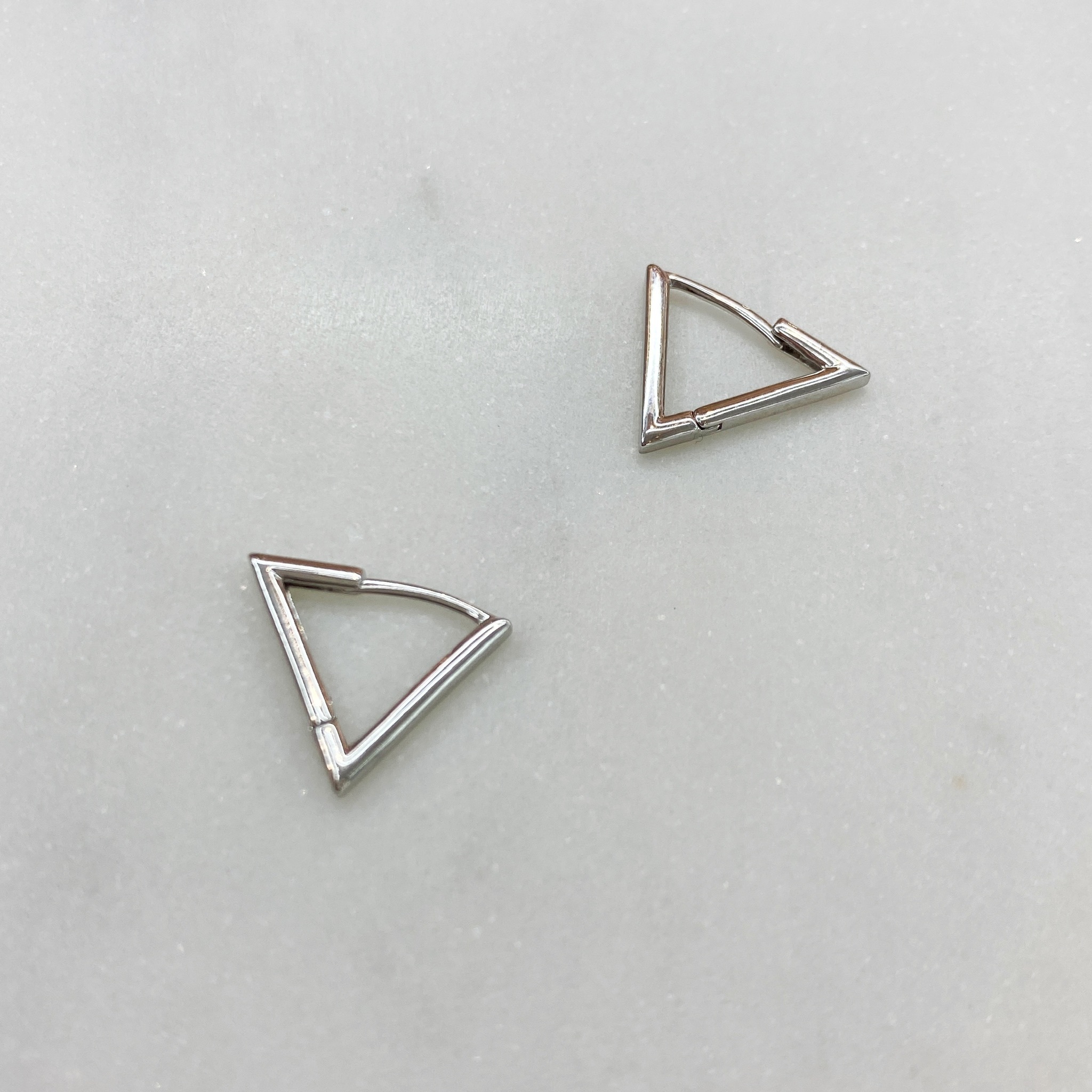Серьги Треугольники 1 см (серебристый)