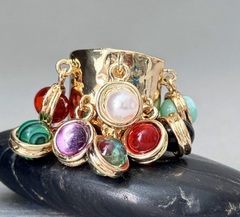 krutoe-kolco-silvia-toledano-shirokoe-s-cvetnymi-podveskami-sharikami