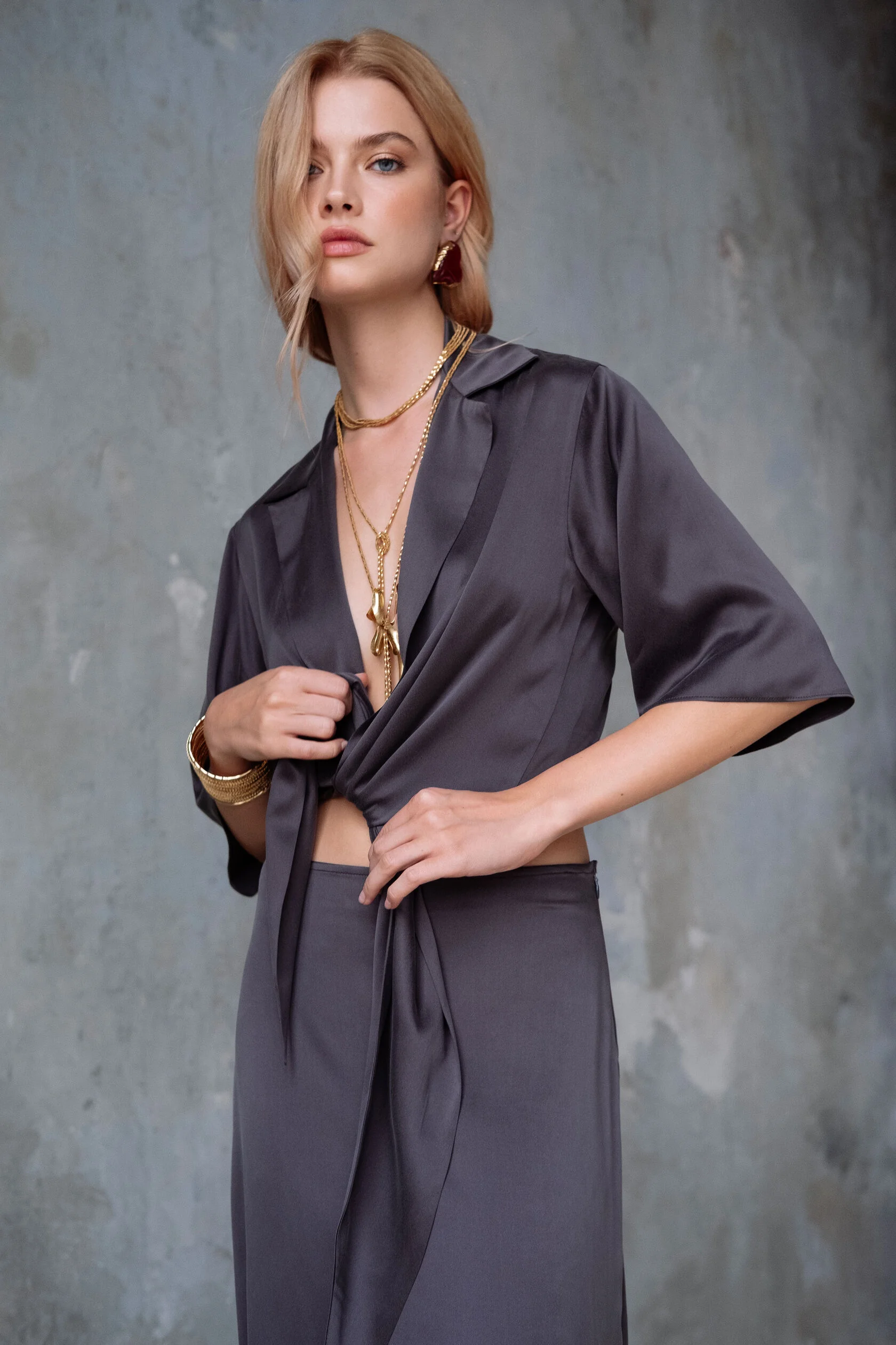 Костюм с юбкой из шелка, Серый