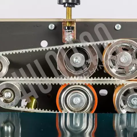 Роликовый (конвейерный) запайщик горизонтального типа DBF-900 LOW COST