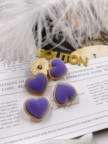 Пуговицы Сердечки бархатные фиолетовые