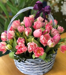 Тюльпаны в корзинке