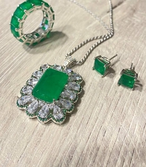 Колье в стиле Graff из серебра 925 с прямоугольной подвеской медальоном изумруд