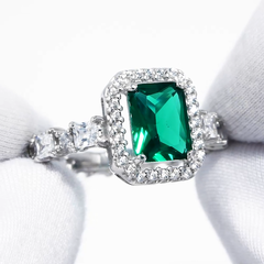 94014862 - Кольцо из серебра с зеленым фианитом