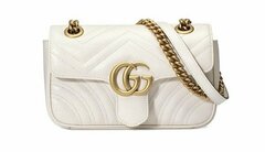 Стеганая мини-сумка Gucci GG Marmont белый