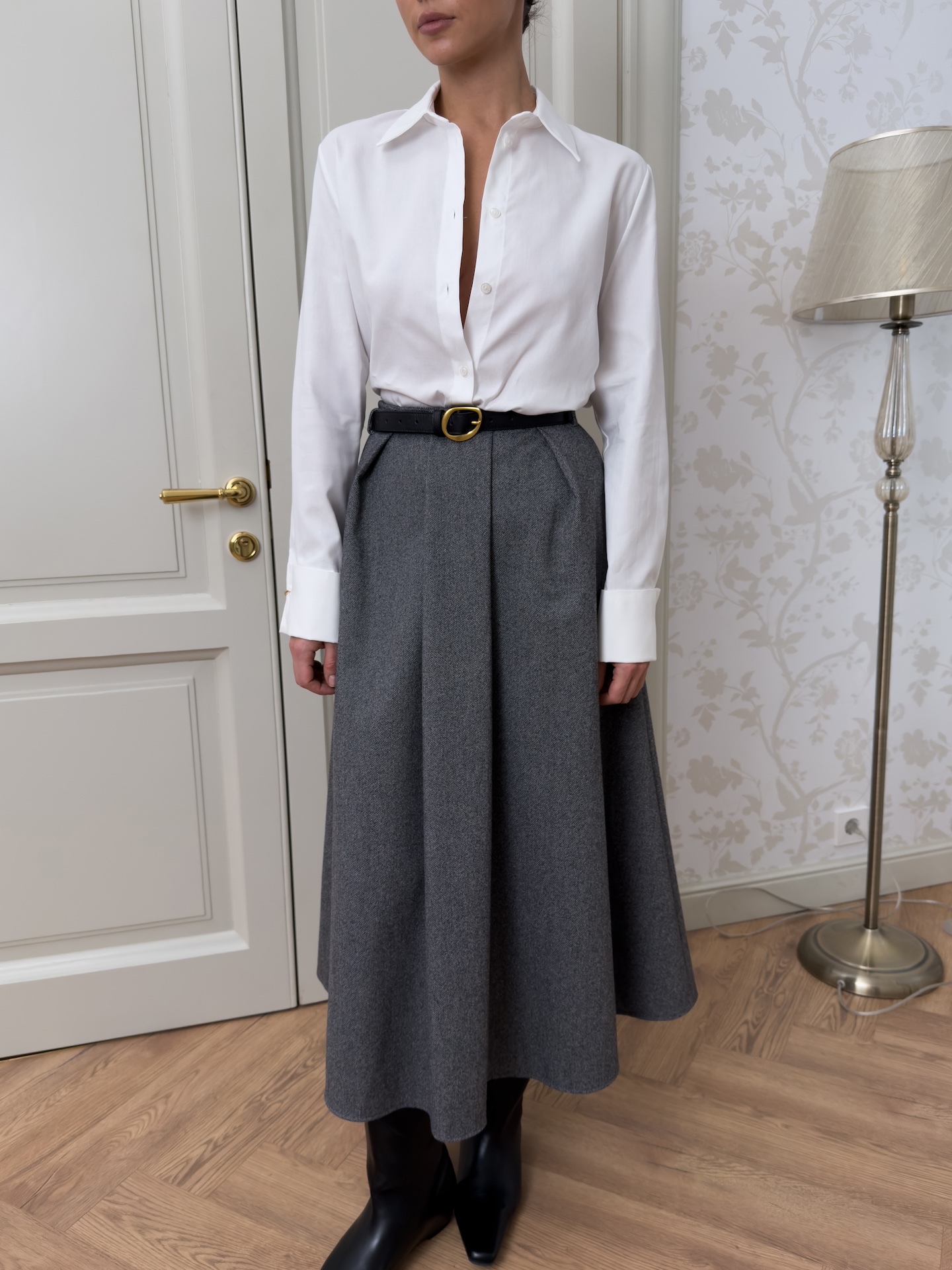 Юбка из костюмной ткани с глубокими защипами