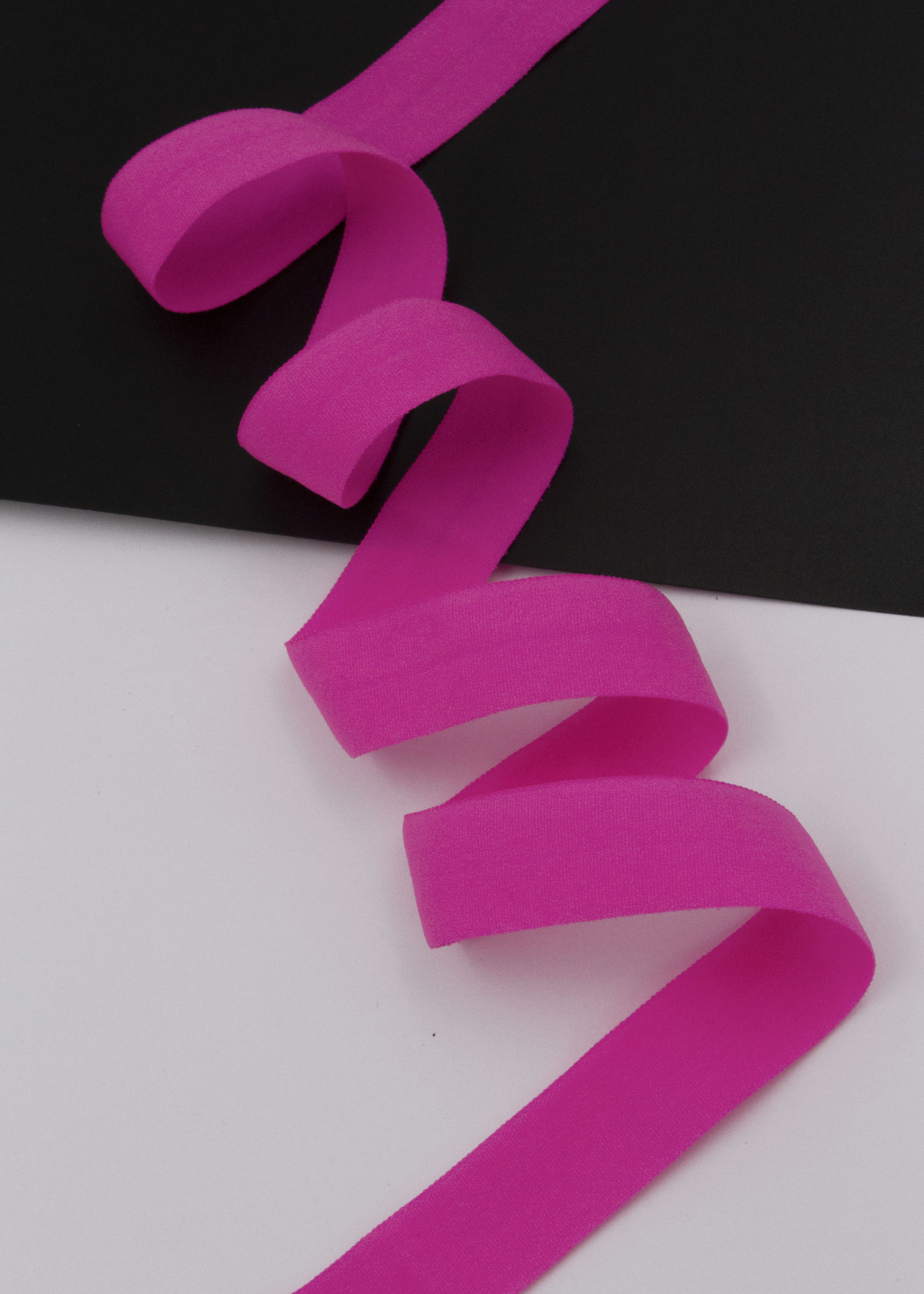 Бейка эластичная розовая неоновая матовая ширина 20 мм
