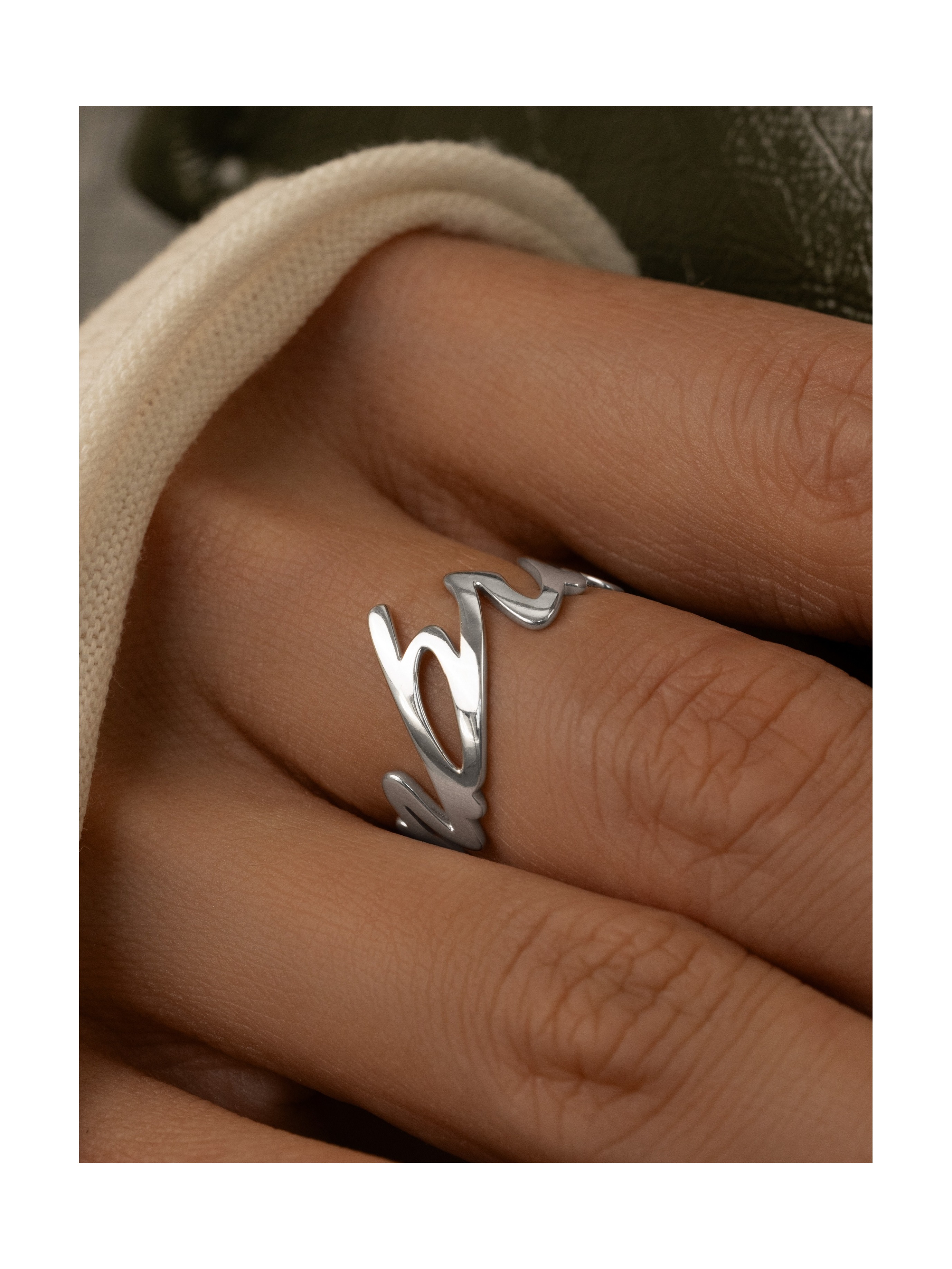 Кольцо EMBRACE (Объятие)