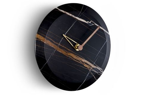 Настенные часы Nomon Bari M (основание - орех, отделка мрамор Sahara Noir/стрелки - латунь и орех) D=32см