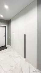 Шкаф в прихожую на заказ с консолью