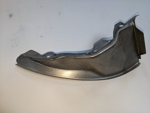 НАКЛАДКА ФОНАРЯ ЛЕВАЯ УГЛОВАЯ (КРОНШТЕЙН МЕТАЛЛ) SENS GM