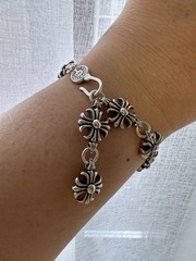 braslet-iz-chernenogo-serebra-925-proby-v-stilistike-chrome-hearts