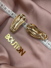 Пряжка-брошь неровной формы для купальника золотистая