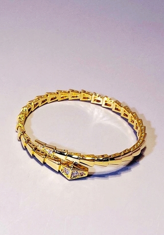 75218-braslet-zmeya-s-fianitami-na-golove-v-stilistike-bvlgary