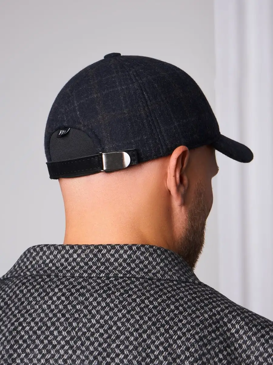 Кепка утепленная с ушками драповая