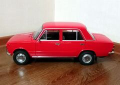 VAZ-2101 Zhiguli Lada 1:8 Hachette fully assembled