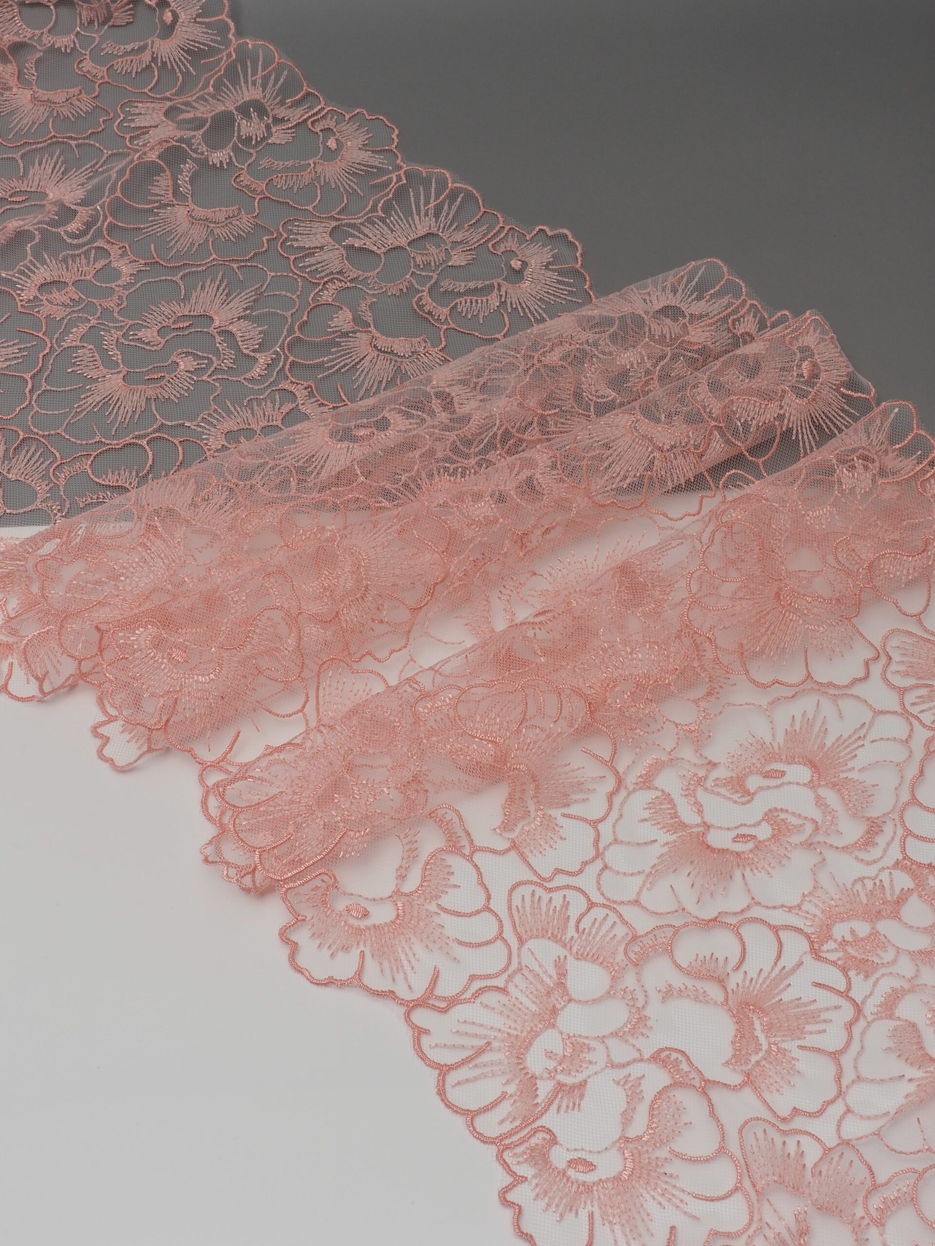 Вышивка на сетке коралловый миндаль неэластичная ширина 28 см