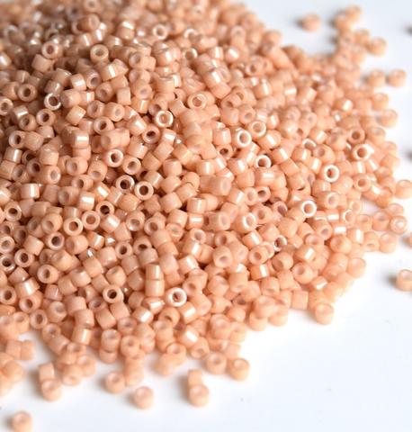 DB-0208 Бисер цилиндрический Миюки делика 11/0 Загар непрозрачный /Miyuki delica 11/0 Opaque Tan