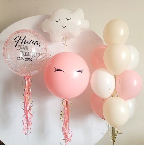 Композиция из шаров в пастельных оттенках