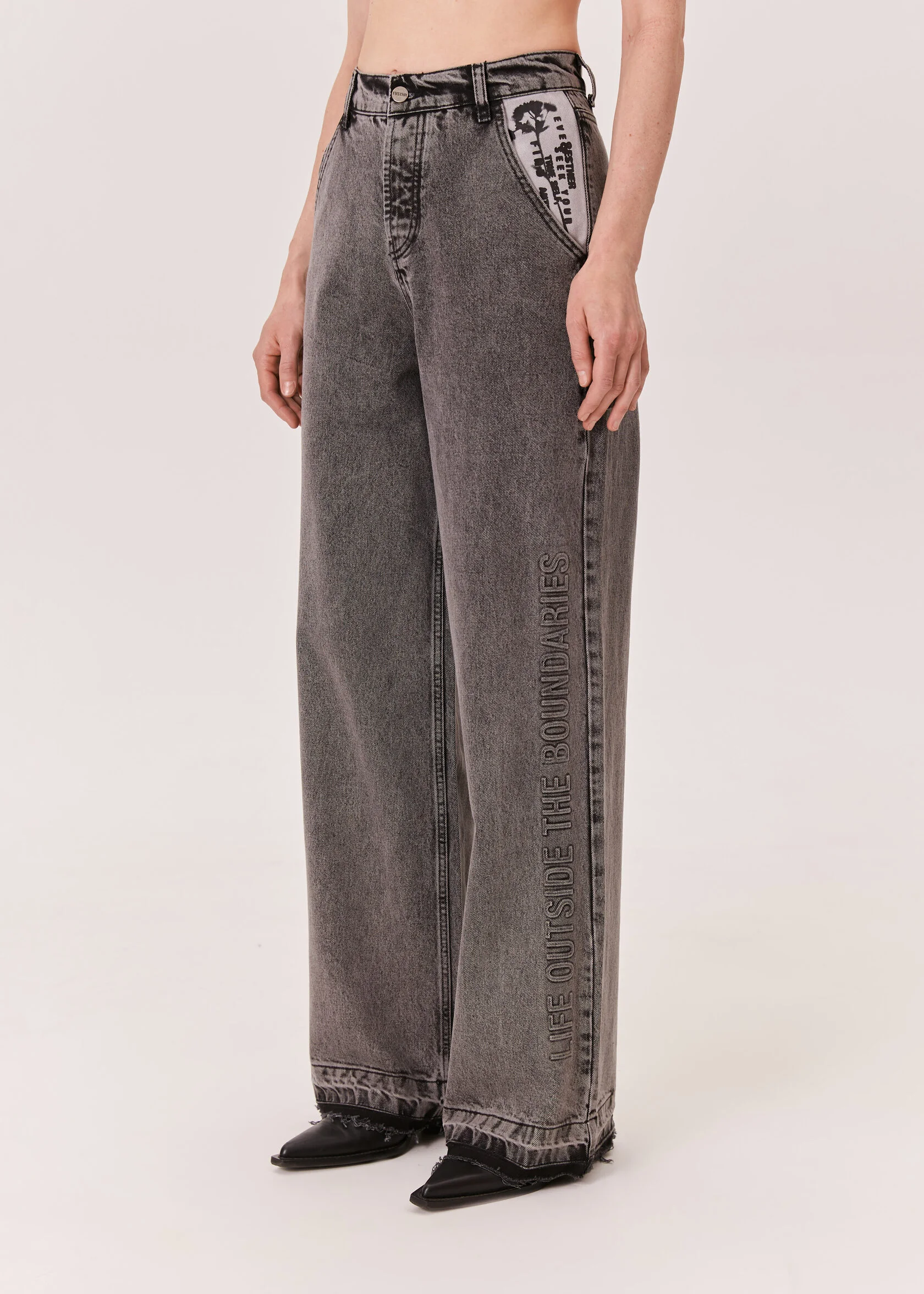 Джинсы FINDING TRUE BEAUTY серого цвета