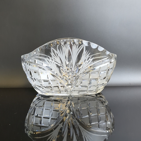 Ваза конфетница хрустальная, алмазная грань, геометрический резной орнамент, матовый хрусталь, изящная форма, винтаж СССР 1970-1990 гг