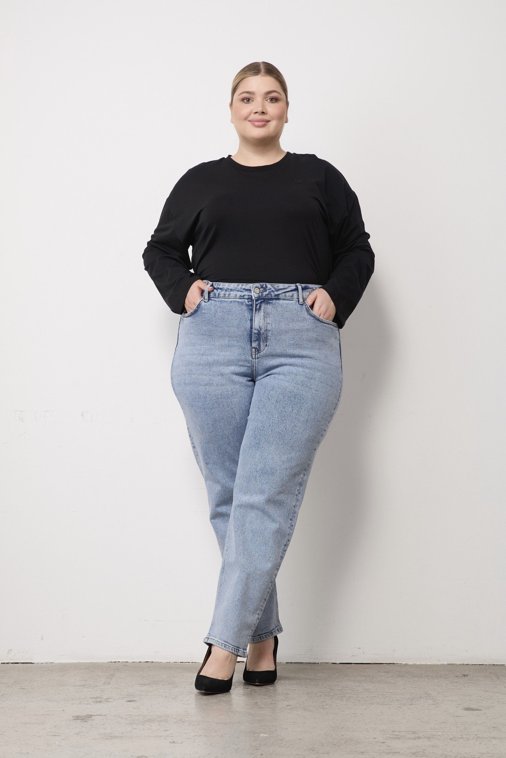 Джинсы mom fit, светло-голубой