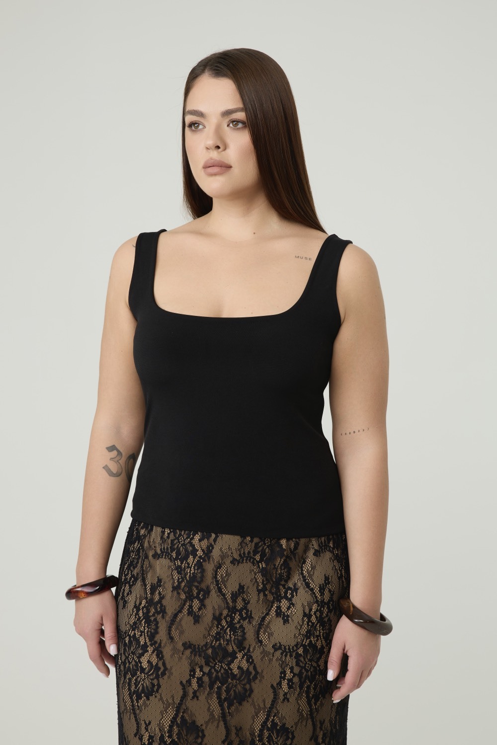 Майка с вырезом каре, черный