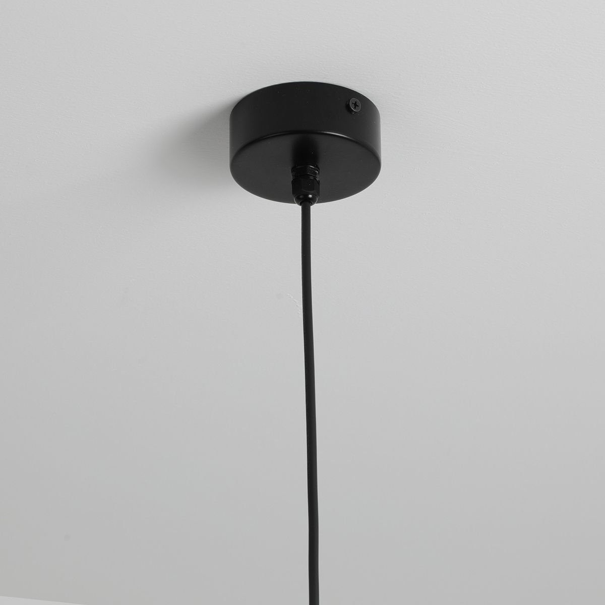 Уличный подвесной светодиодный светильник Favourite Pixar 4702-1P