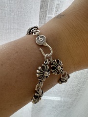 braslet-iz-chernenogo-serebra-925-proby-v-stilistike-chrome-hearts