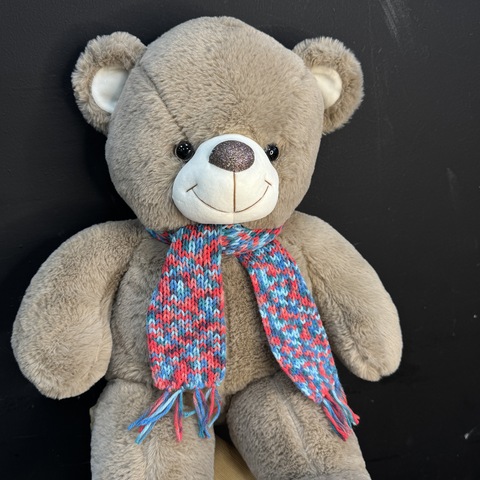 Медведь плюшевый с шарфиком
