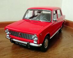 VAZ-2101 Zhiguli Lada 1:8 Hachette fully assembled