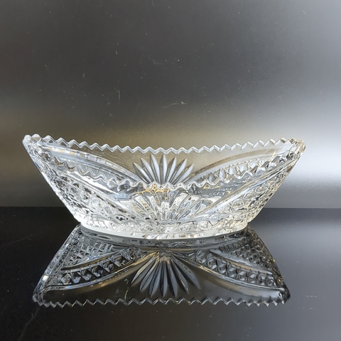 Изящная ваза конфетница ладья, алмазная грань, резной геометрический орнамент, винтаж СССР 1970-1990 гг