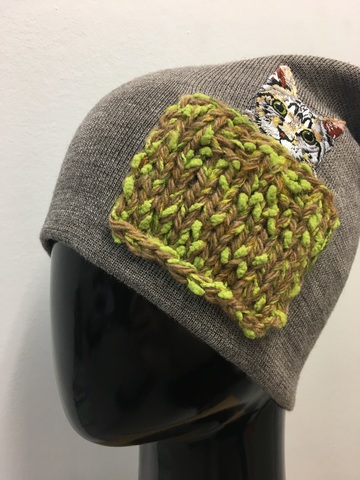 Зимняя шапка ANRU с милым котиком в зеленом кармашке
