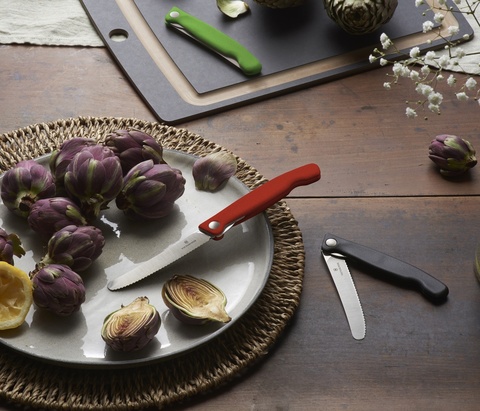 Нож кухонный складной Victorinox Classic, 110 mm, Wavy Edge, Black (6.7833.FB)