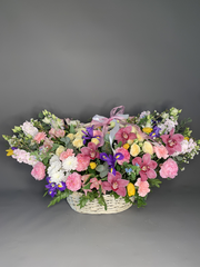 Корзина весенняя с пионами