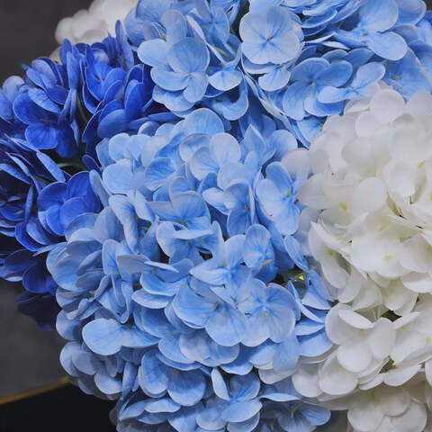 Ароматизированный букет гортензий 2 спрея 10мл Cote Noire Provence Hydrangea Bouquet голубой в прозрачной вазе с серебряным декором