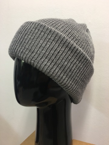 Зимняя однотонная объемная двухслойная шапочка бини, можно носить с отворотом и без, длина изделия ок. 30 см. Цвет - серый меланж .