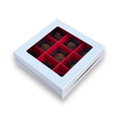 Коробка для конфет ПРЕМИУМ с большим окном 160*160*45 (9) (белая/красная матовая)