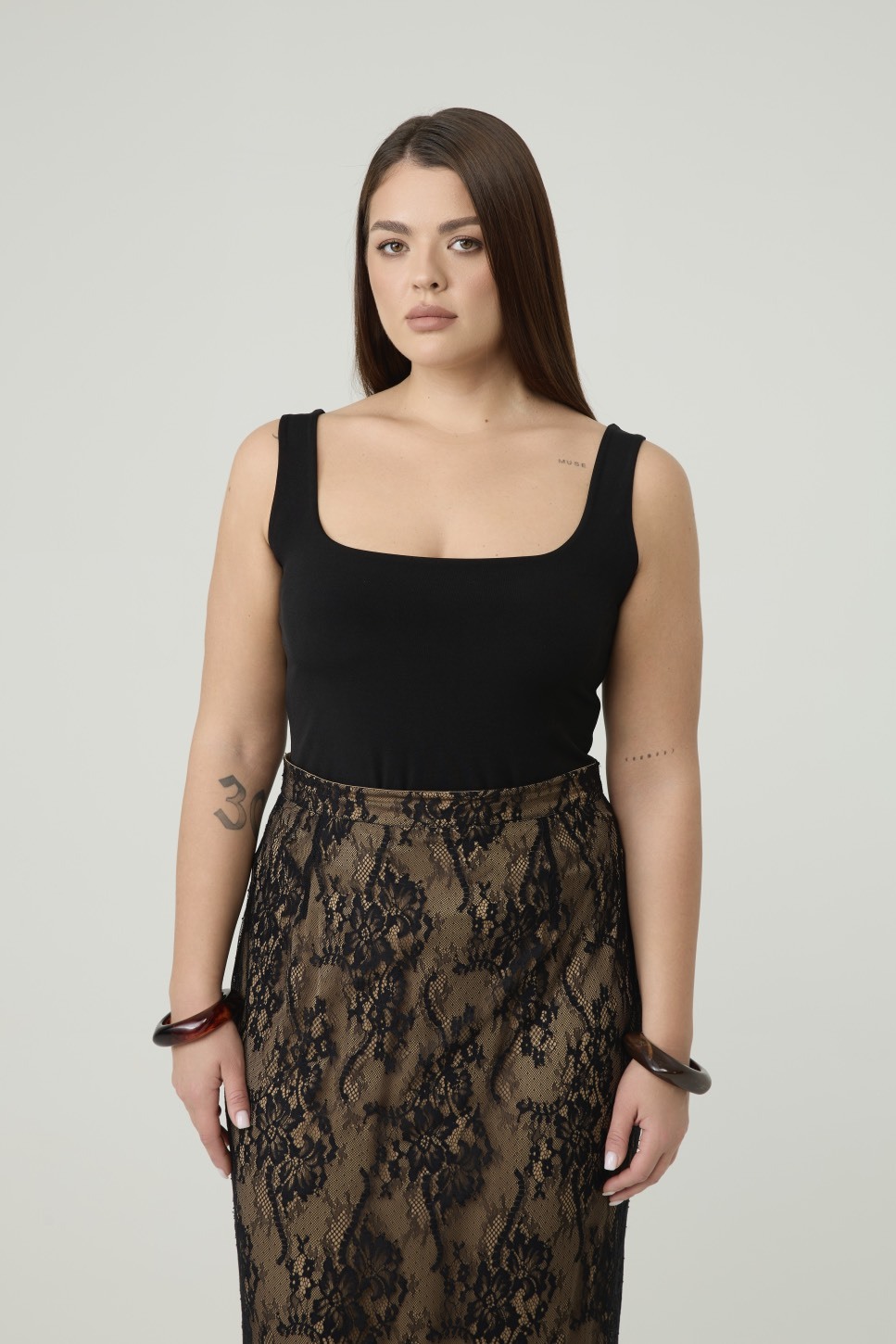 Майка с вырезом каре, черный