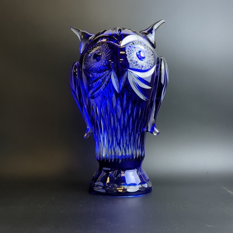 Сова хрустальная. Высота 29 см. Цветной хрусталь. Алмазная грань.