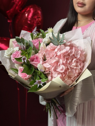 Сборный букет «Розовый рассвет»