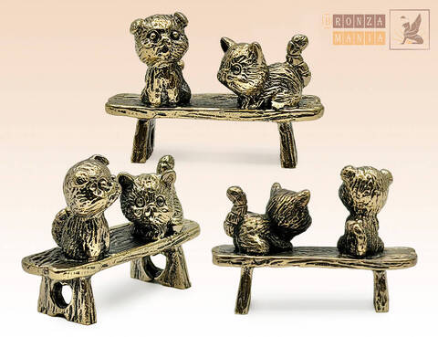 фигурка Котятки на скамейке